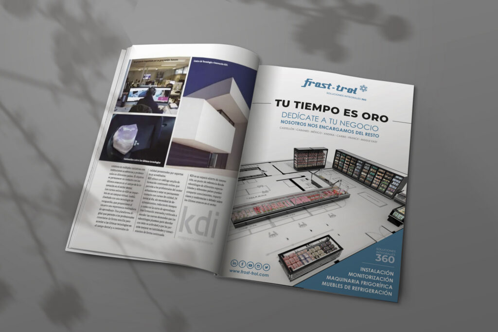 Mockup de publicidad impresa en una revista